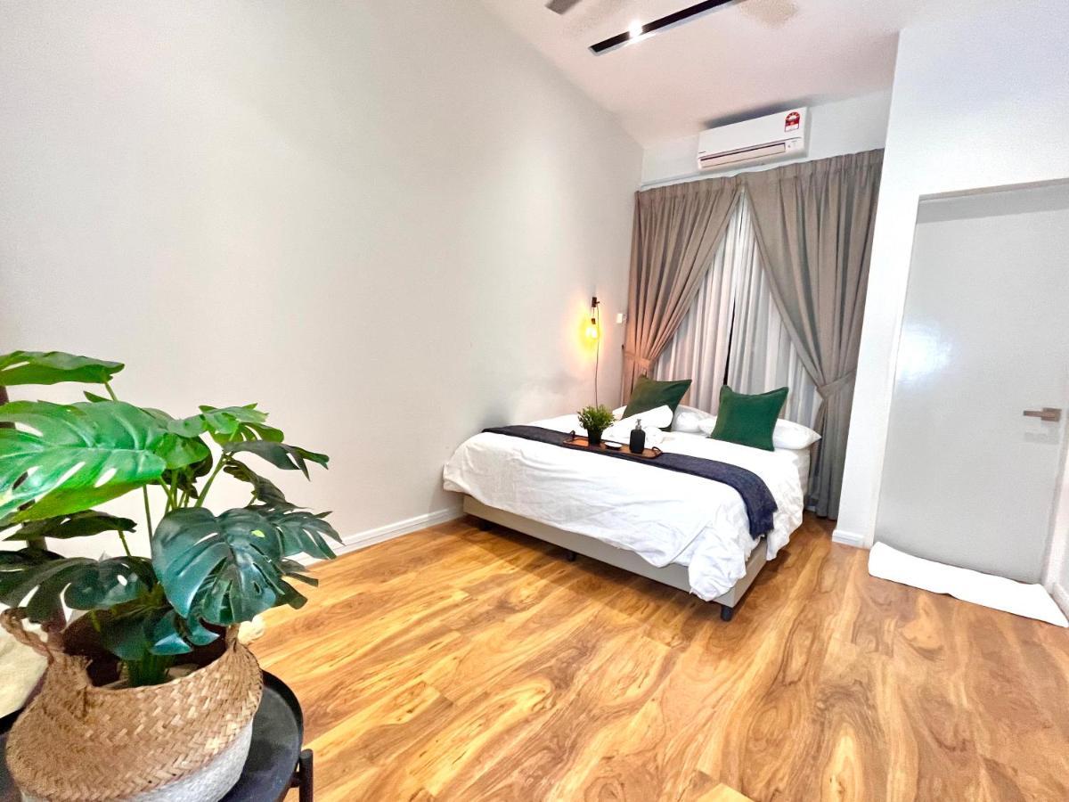 Luxury 2-Storey Terrace House Near Ioi City Mall Путраджая Екстериор снимка